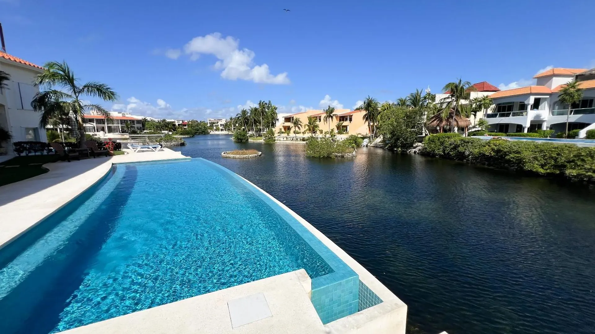 Exclusive, Lagoon Front, 2 Min Beach, Groundfloor, Grill & Paddelboard Puerto Aventuras Apartment