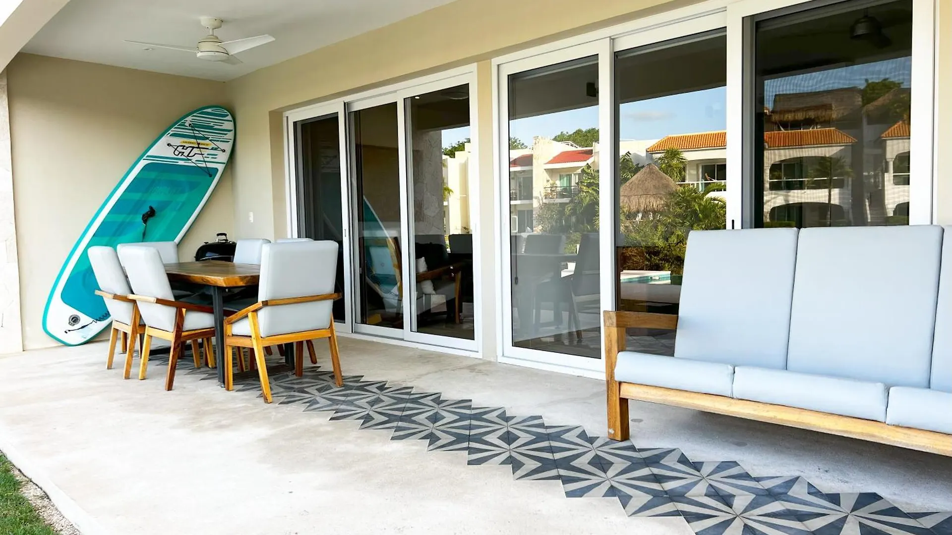 Exclusive, Lagoon Front, 2 Min Beach, Groundfloor, Grill & Paddelboard 普托阿范特拉斯 公寓