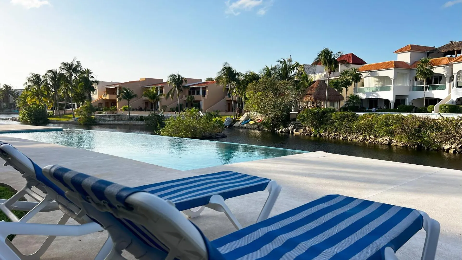 Exclusive, Lagoon Front, 2 Min Beach, Groundfloor, Grill & Paddelboard 普托阿范特拉斯